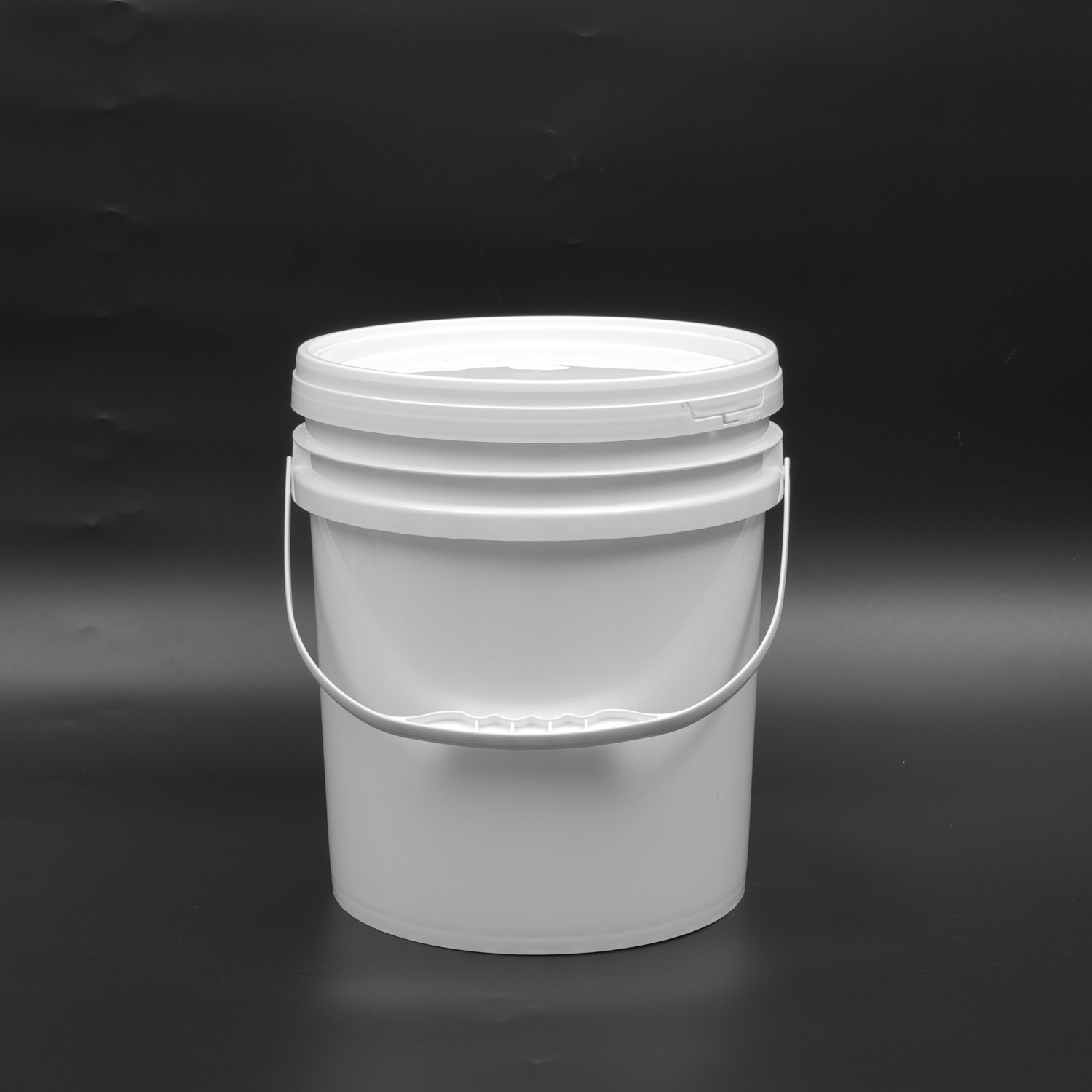 ถังพลาสติกพลาสติกขนาด 18L ที่ใช้งานได้หลายชนิดสำหรับการก่อสร้างซิลิโคน/PU/MS สำหรับการก่อสร้าง